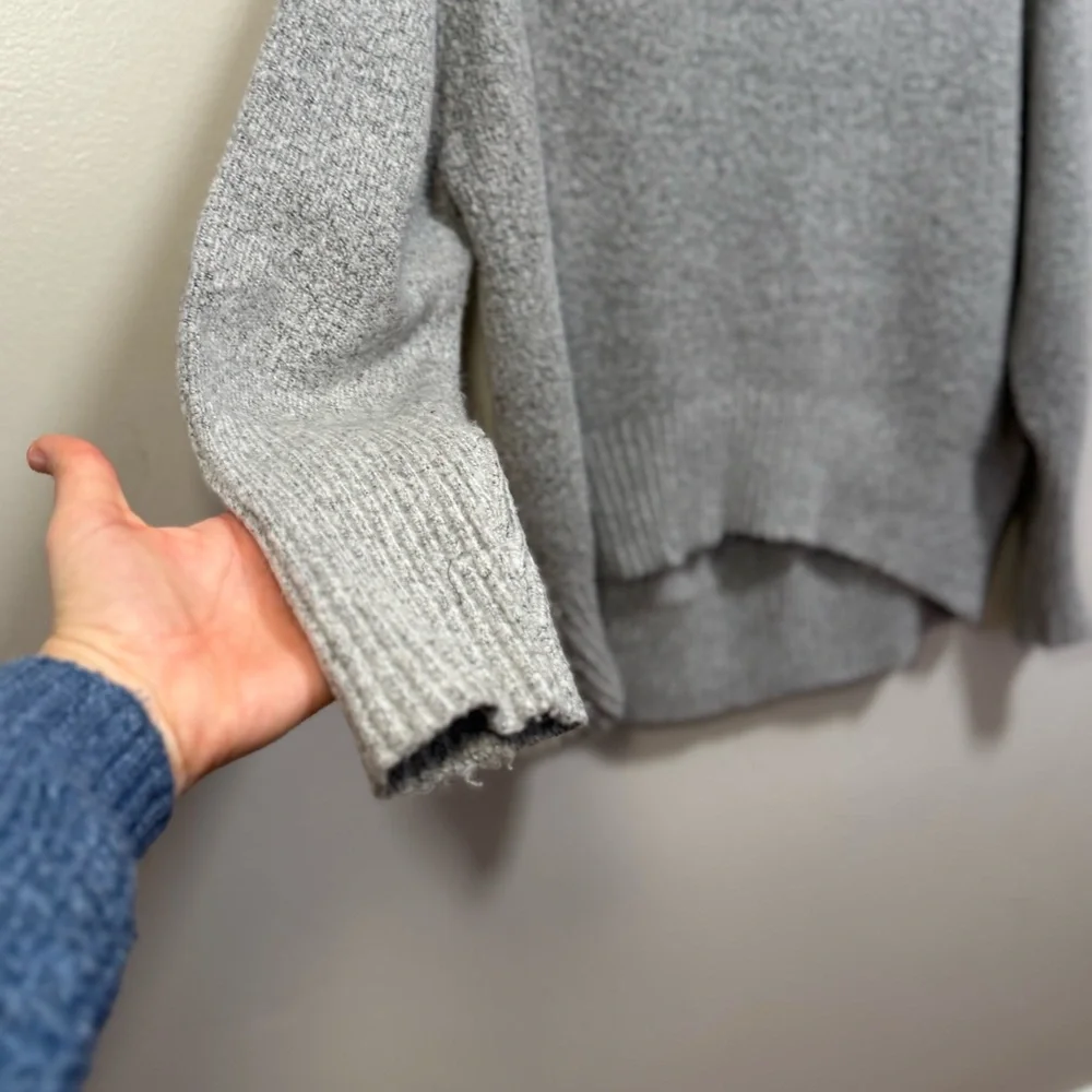 Oversized light grey turtleneck chunky knit sweater small minimal Scandinavian - Picture 4 of 9